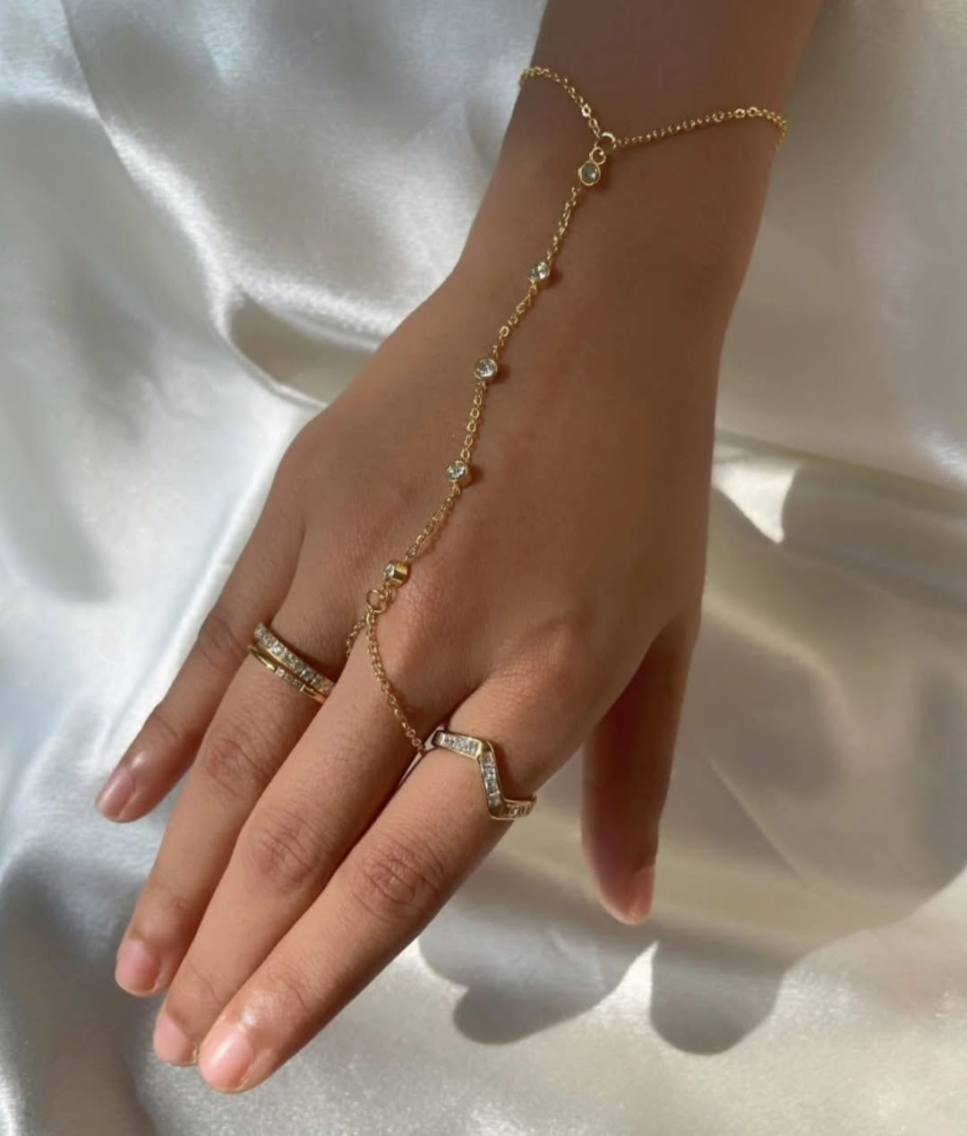 Hand chain bracelet