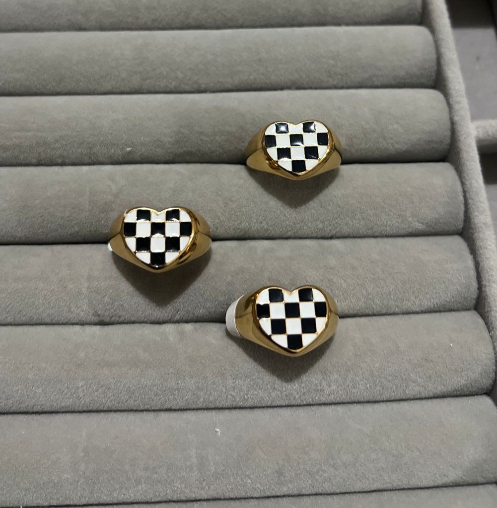 Chequered Heart Ring for Women – Elegant Gold Plated Fashion Love Ring Stainless Steel Jewelry
