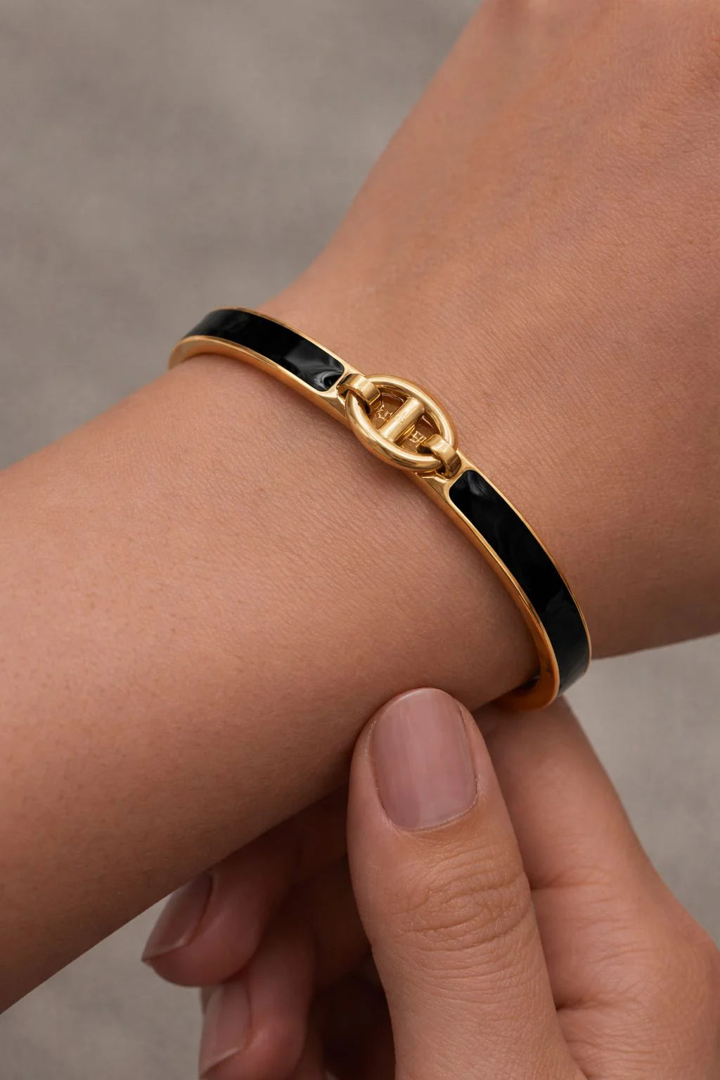 Black stellar handcuff