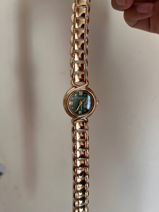 Classic Round shaped mini dial watch