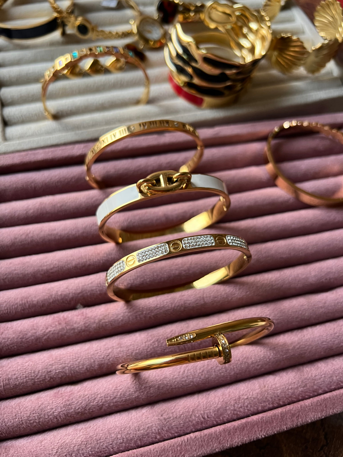 Love luxury handcuff
