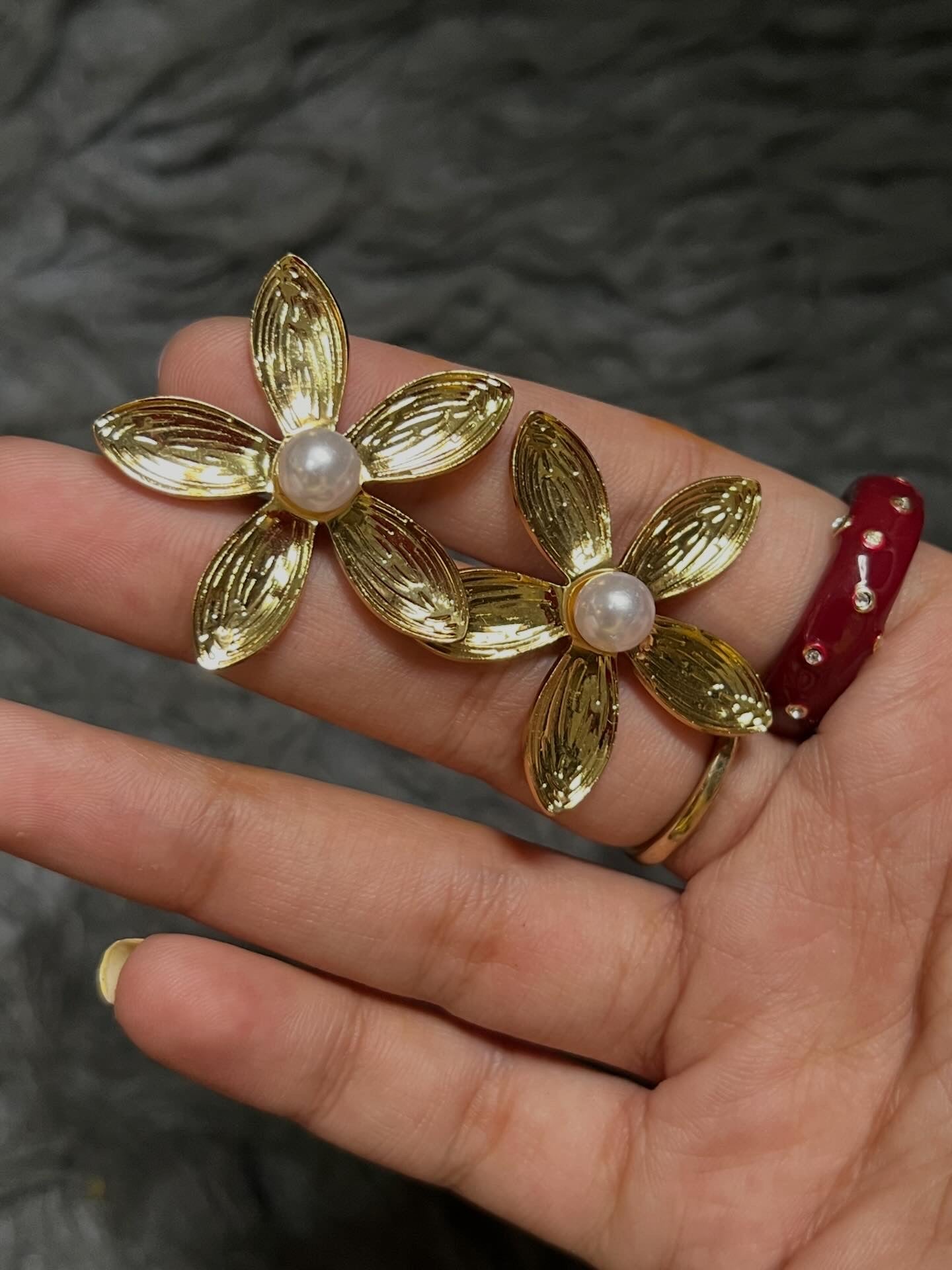 Flower golden earrings