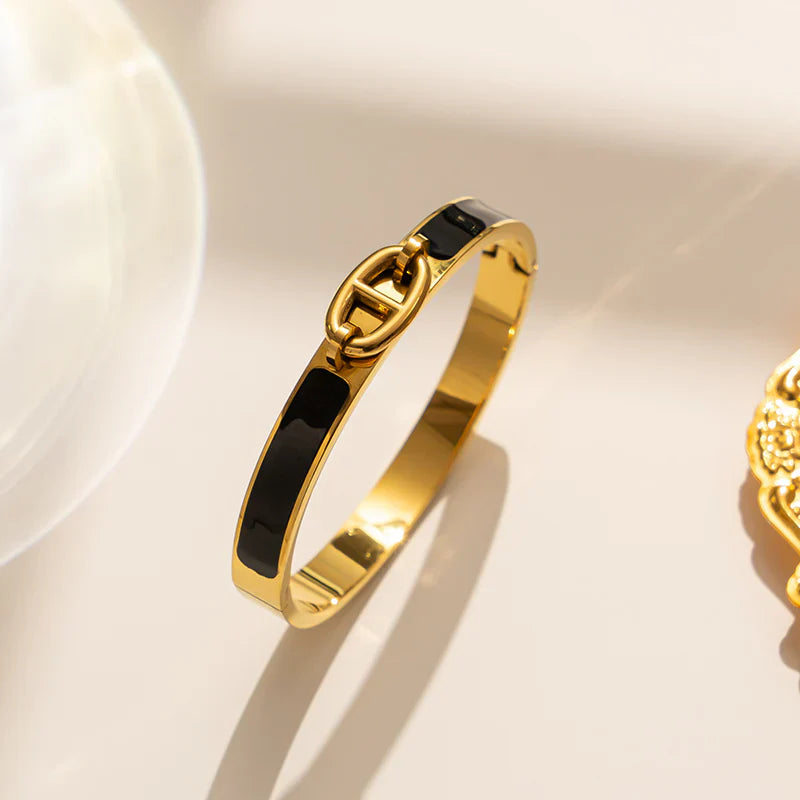 Black stellar handcuff
