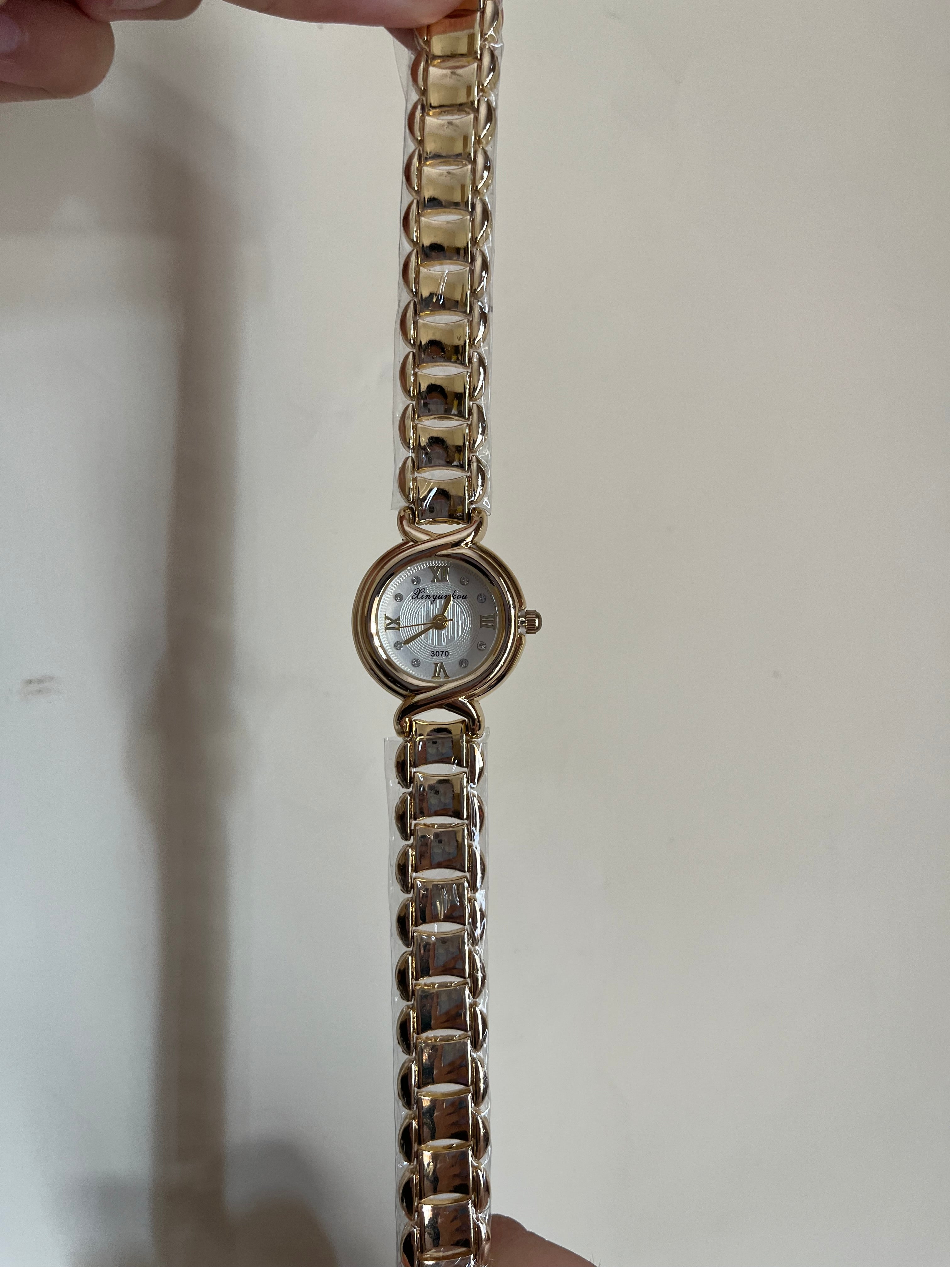 Classic Round shaped mini dial watch