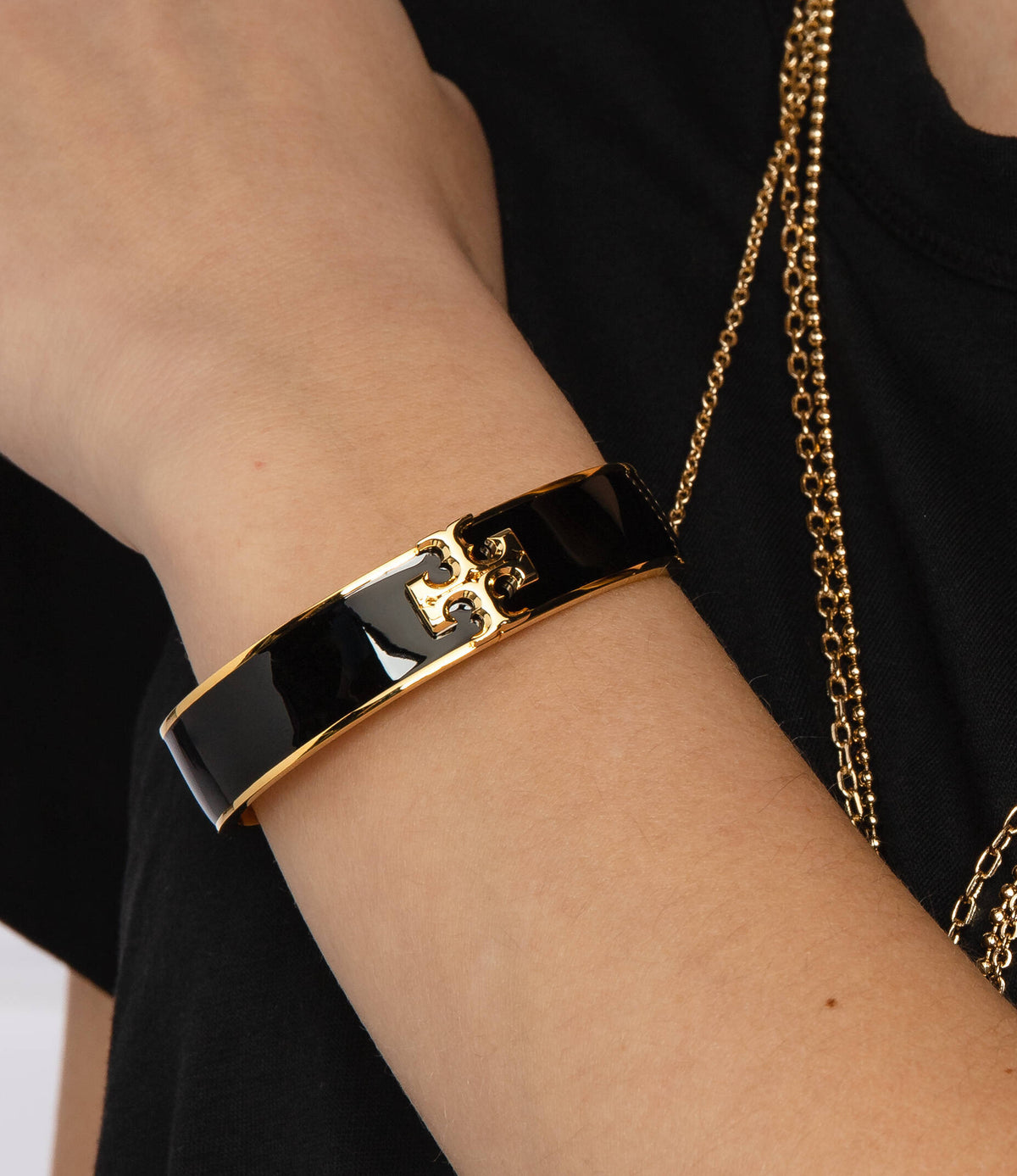 Black tiora handcuff