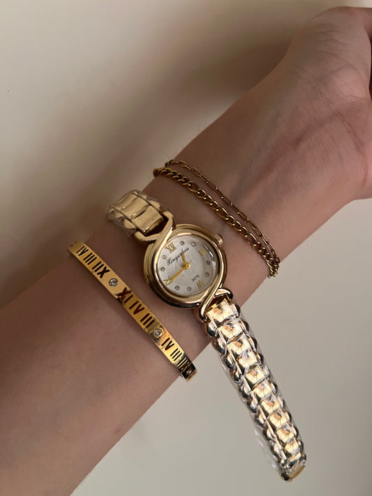 Classic Round shaped mini dial watch