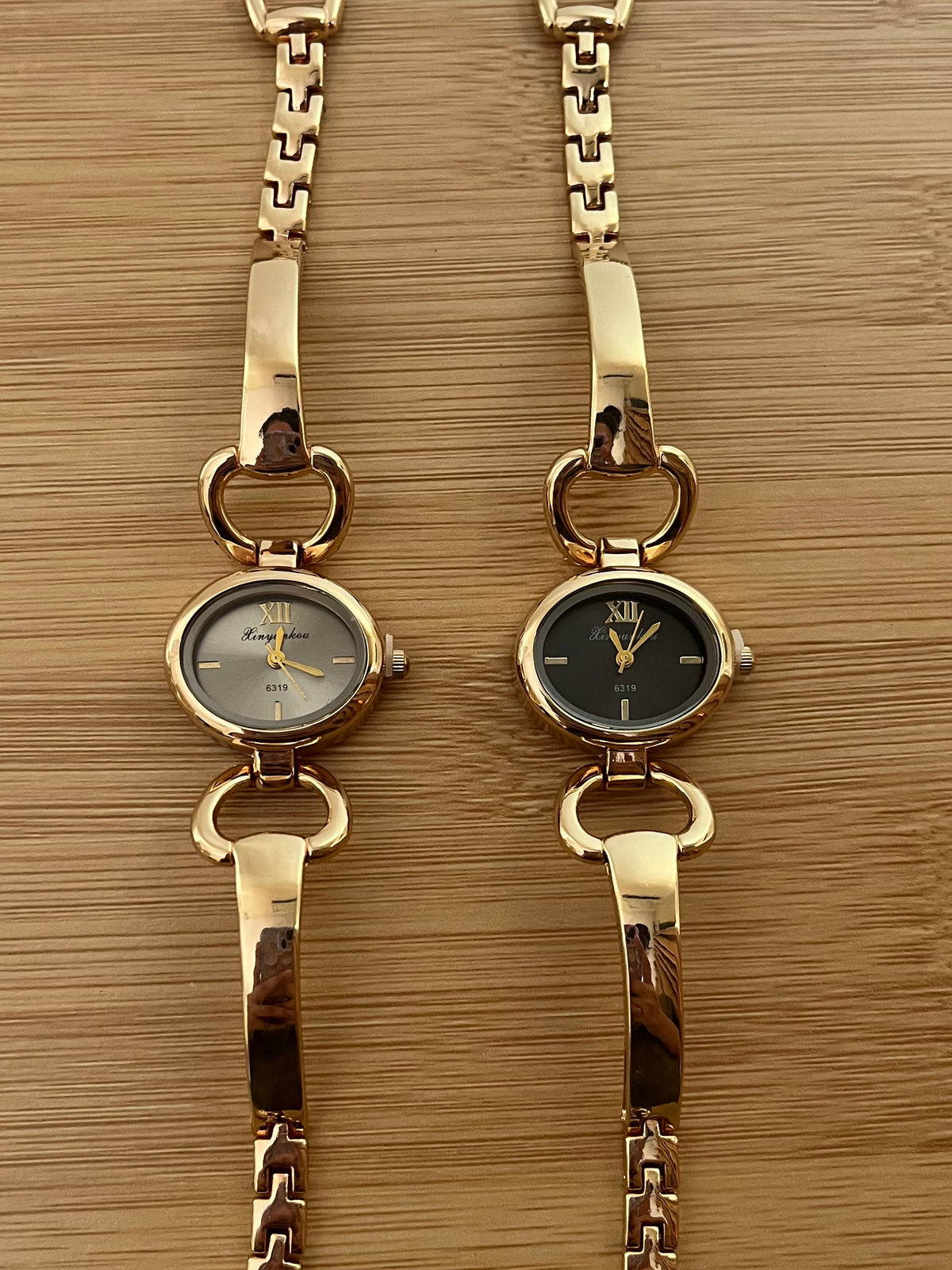 Round horseshoe pit shaped Watch