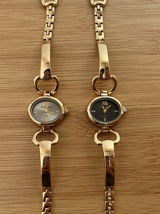 Round horseshoe pit shaped Watch