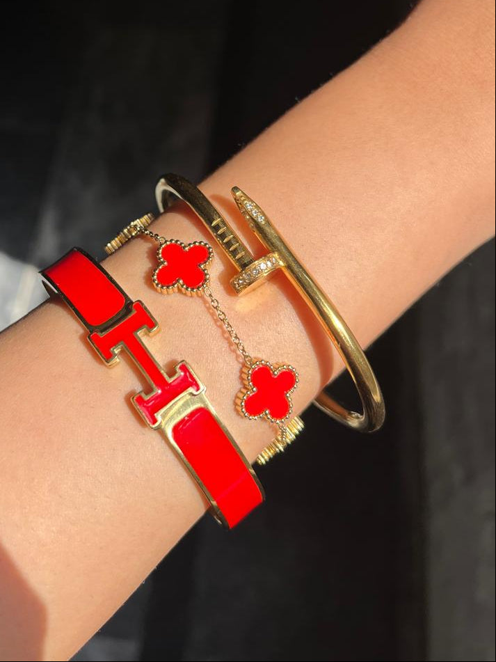 Valentino handcuff/Red clover bracelet/Nail handcuff - stack