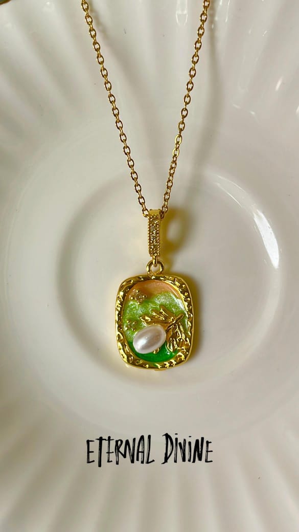 Florista Necklaces