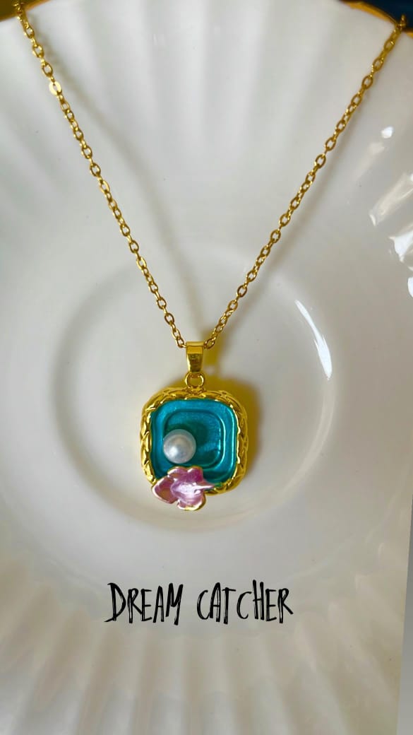 Florista Necklaces