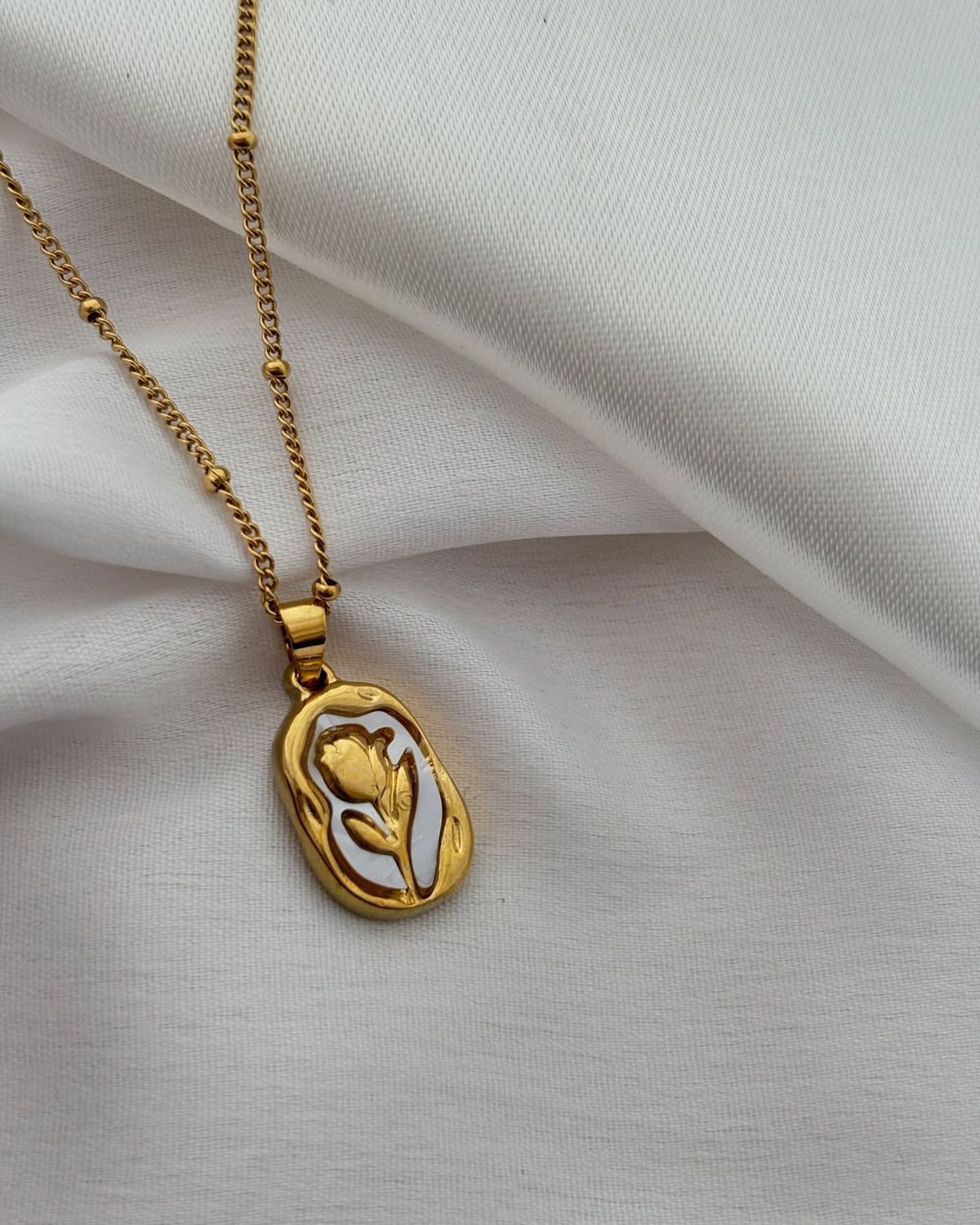 Golden Petal Necklace for Women – 18K Gold Plated Waterproof Stainless Steel Elegant Floral Jewelry