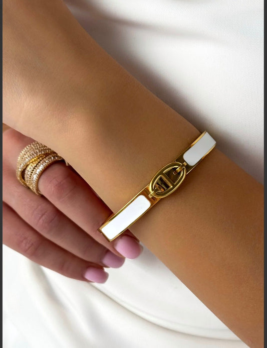 Premium Quality Handcuff Bracelet for Women – 18K Gold Plated Waterproof Stainless Steel Luxury Bracelet