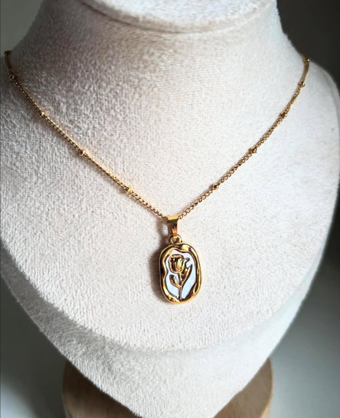 Golden Petal Necklace for Women – 18K Gold Plated Waterproof Stainless Steel Elegant Floral Jewelry